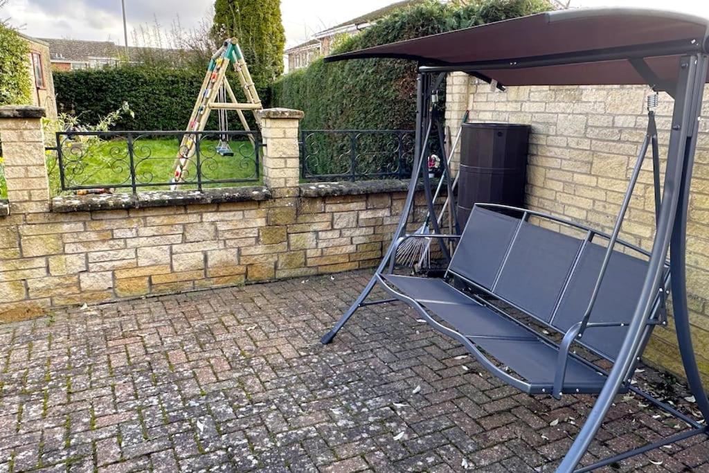 Green Haven Villa - 4Br Spacious House With Hot Tub, Ample Parking, Air Condition, Wifi, Netflix, Patio & Garden Kidlington Extérieur photo